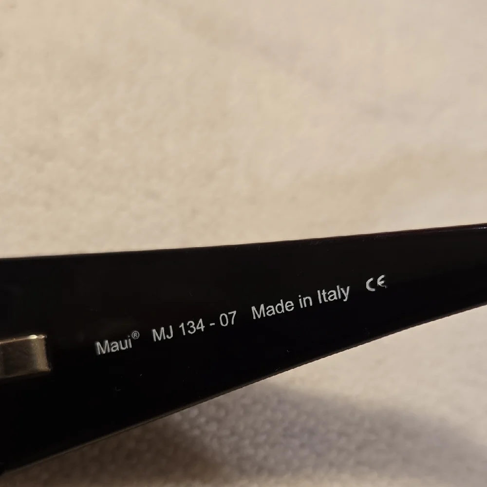Maui Jim Hibiscus MJ 134-07 - FOR PARTS OR REPAIR - READ